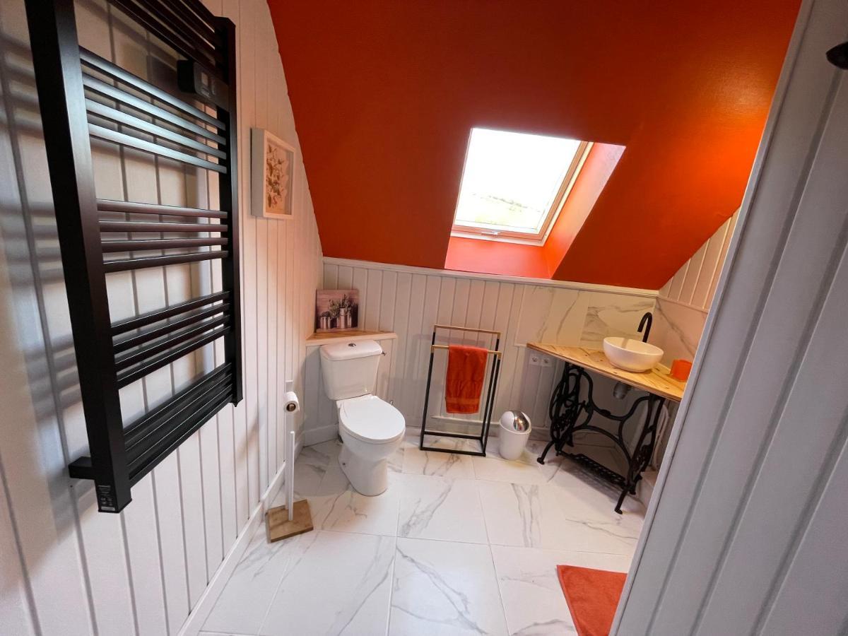 Belle Chambre Double Orange Tout Bonnement Bien Putot-en-Auge Luaran gambar