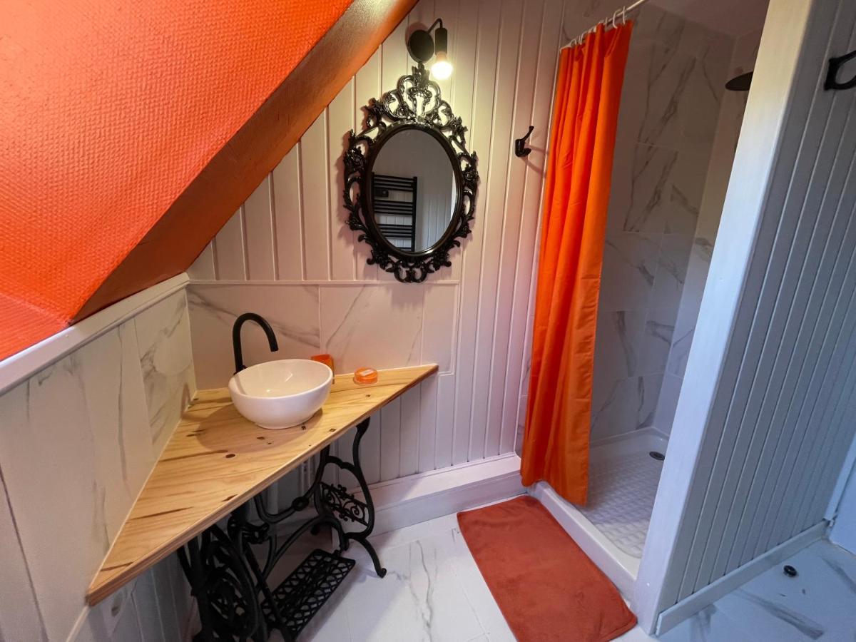 Belle Chambre Double Orange Tout Bonnement Bien Putot-en-Auge Luaran gambar