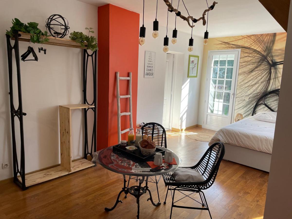 Belle Chambre Double Orange Tout Bonnement Bien Putot-en-Auge Luaran gambar