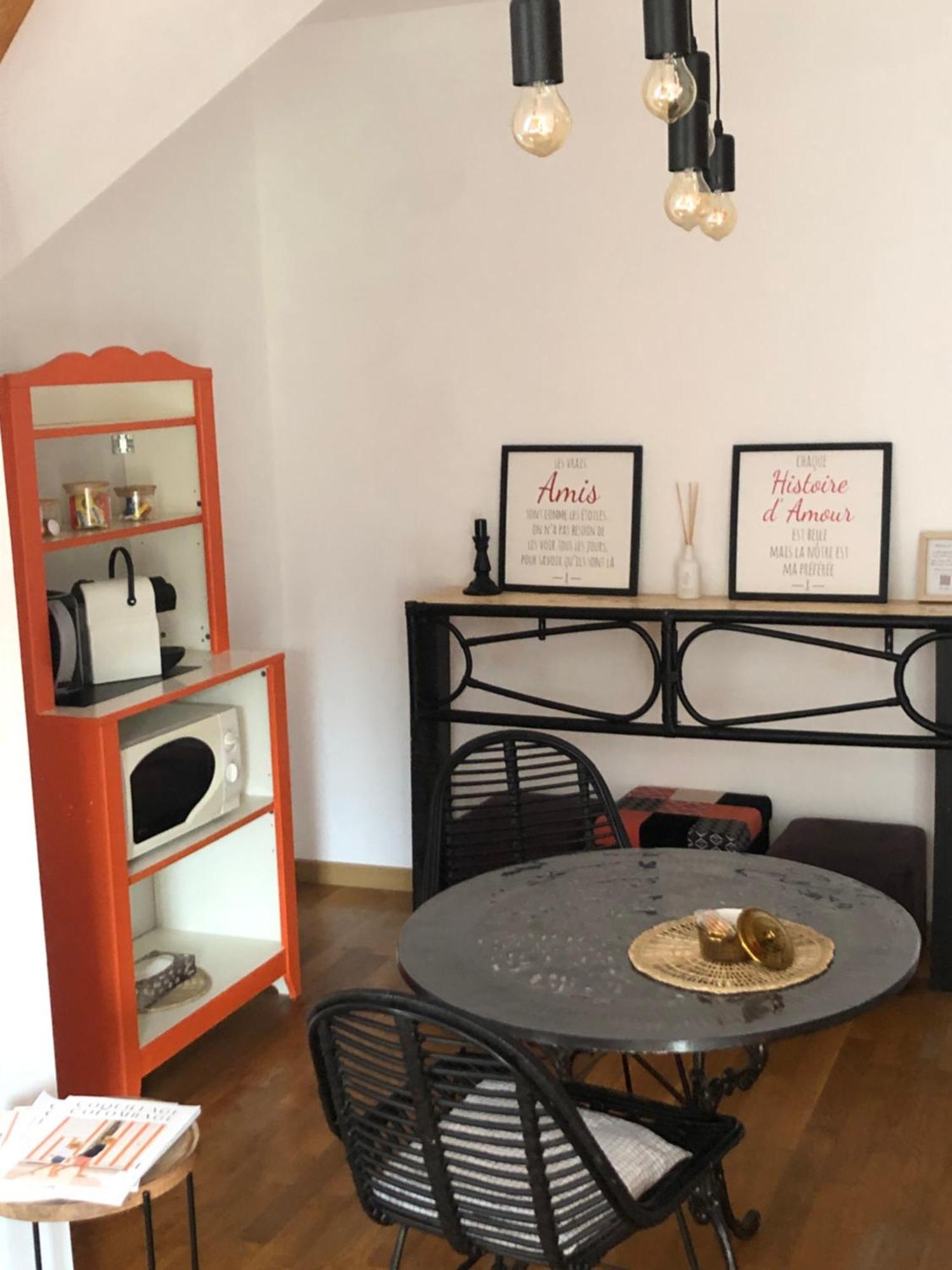 Belle Chambre Double Orange Tout Bonnement Bien Putot-en-Auge Luaran gambar